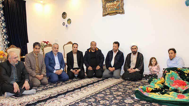 عیادت و دلجویی مدیرکل دامپزشکی لرستان و همکاران این اداره کل از همکار آسیب دیده از حادثه 