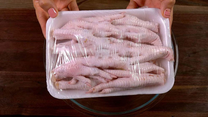 رئیس اداره دامپزشکی شهرستان کهگیلویه خبر داد: کشف و ضبط یک تن پای مرغ غیرقابل مصرف در دهدشت